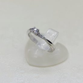 Brill köves fehér arany gyűrű